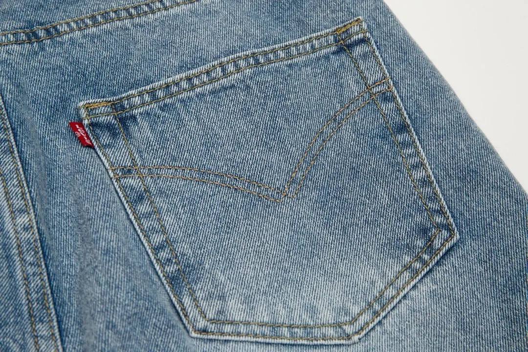 #8018 P246💰 GALLERY DEPT. LA Flared The first generation of Vintage spliced loose washed flared jeans - Original purchased and patterned to truly restore the ultimate texture of Vintage - Original hardware accessories, washed and other elevators, QR code analysis are all purchased from the original factory, high degree of restoration, you are welcome to compare with a certain product~ - Three-dimensional version Loose and comfortable, not picky about the figure, taller and slimmer, factory Seiko, original factory quality control, same style for men and women, can be matched with couples Versatile recommendation: must-have jeans for all seasons - Sizes: 28 30 32 34 36
